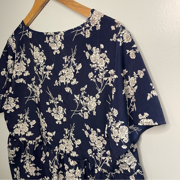 Blue Floral Short Sleeved Blouse - Picture 5 of 7
